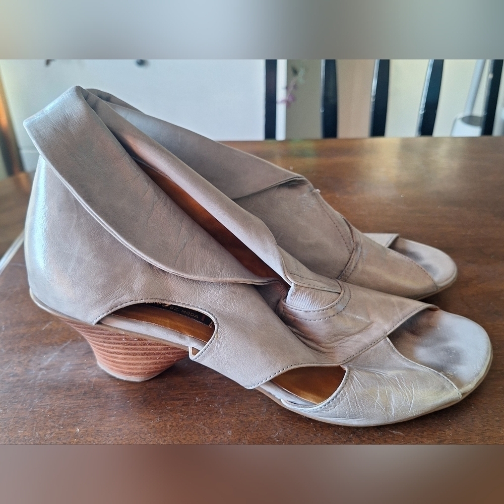 Women's Cream Heeled Shoes
